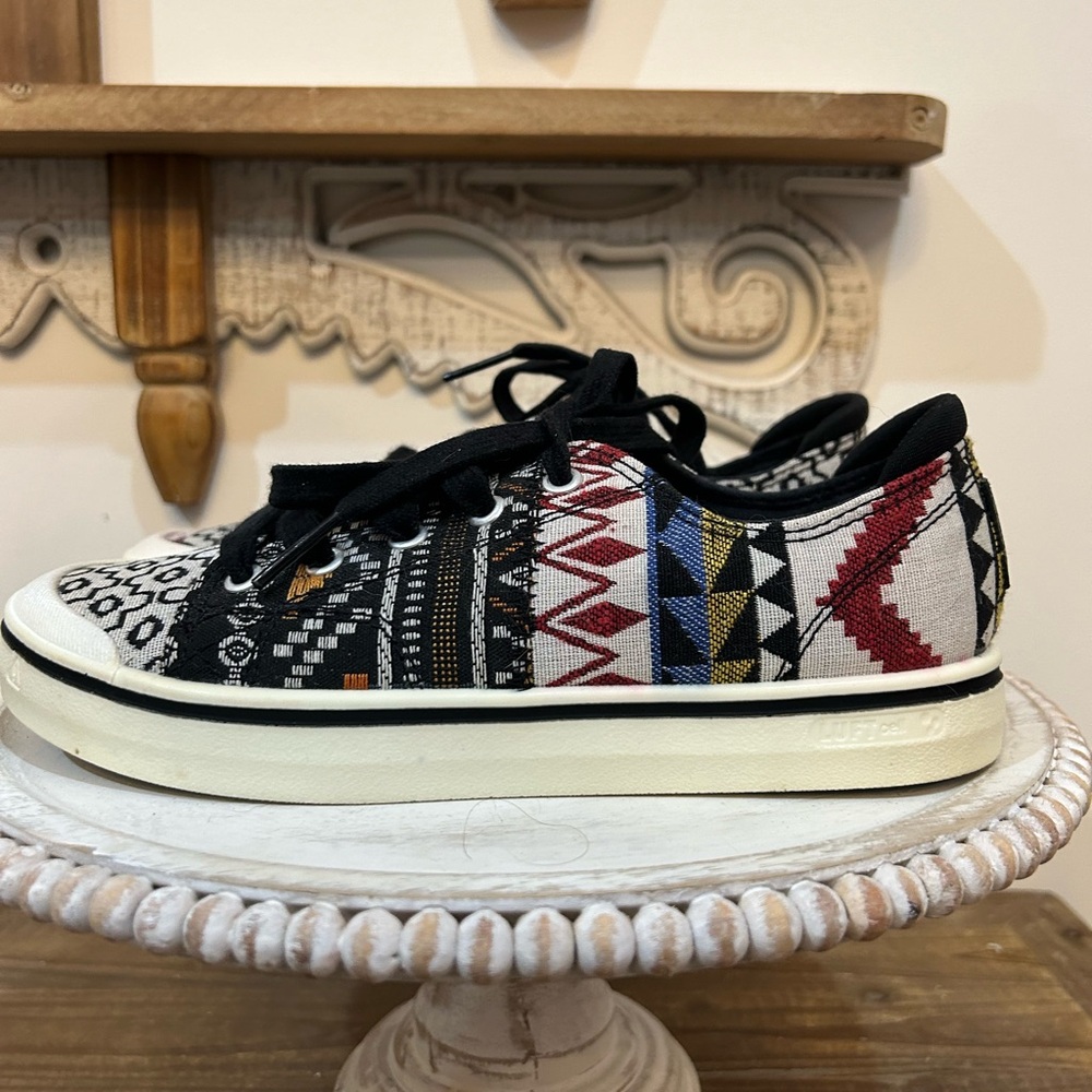 Keen Women's Sneakers - Black, Red, Blue, Yellow Pattern